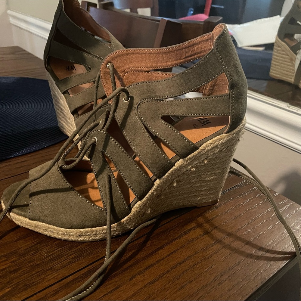 Adorable olive green wedges with very long strings to go up the legs